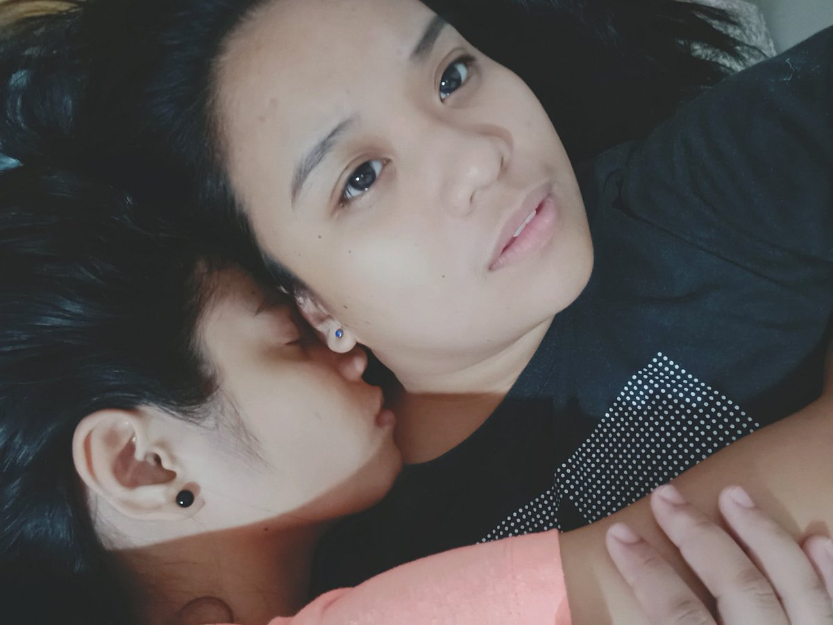 NicsEnriquez3's tweet photo. I can't sleep😴 pero buti nalang katabi ko mahal ko matulog.  Lockdown pero buti nalang pumunta ako before her birthday kahit maabutan ng lockdown okay lang kasi kasama ko naman sya and her family. ❤ https://t.co/MJlNw76CzB