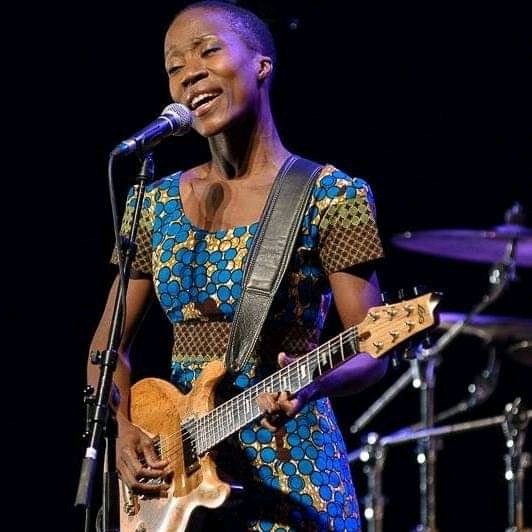 jeSuisUneCM's tweet photo. #infos
La chanteuse Malienne  Rokia Traoré libérée sous contrôle judiciaire avant sa remise a la Belgique.
#SourceRFI

Que nos premiers cas de COVID 19 confirmés en ce jour du 25 Mars 2020 nous fasse pas oublier cette bonne nouvelle Al hamdulilah 🙏 https://t.co/b83pIZbrMJ