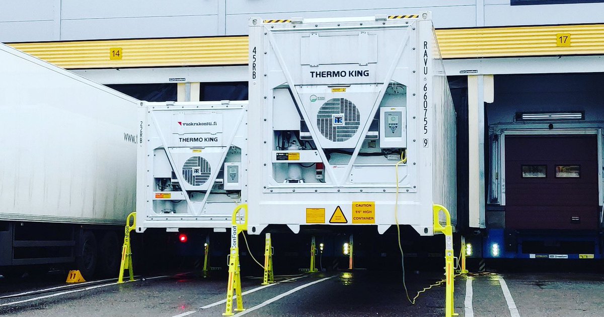 Confoot's tweet photo. Ter voorkoming van het risico op lege winkelschappen kunnen een paar extra voorraad containers op @confoot_EN #containerpoten juist het verschil maken. #supermarktlogistiek #levensmiddellogistiek #retaillogistiek https://t.co/GwvdlmDSYa