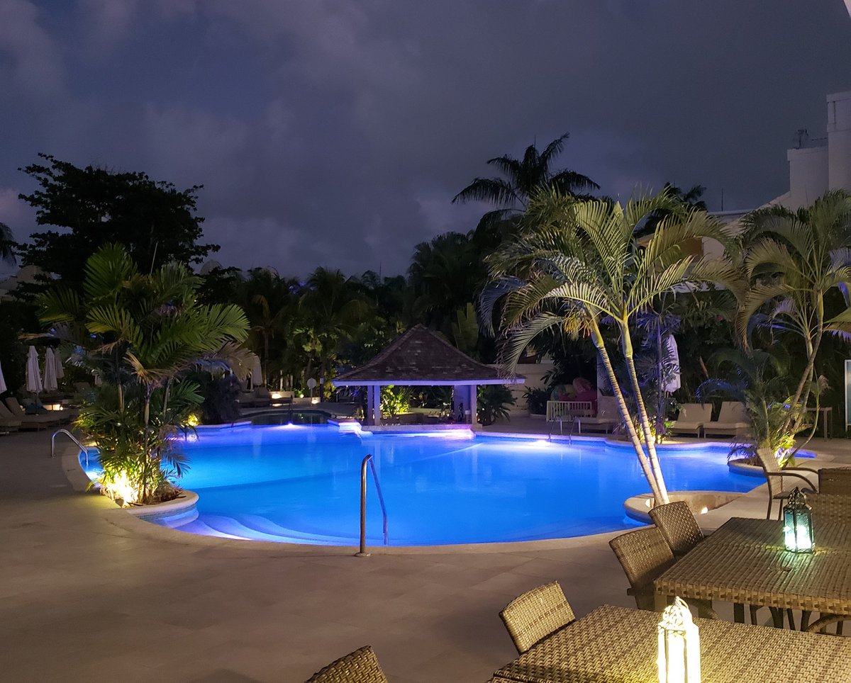 You're poolbar drink will be ready and waiting for you Tom! #SugarBayBarbados #SeeYouSoon #FromBarbadosWithLove #SendYourLove

📷@TomOBrien