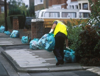 The UK's largest waste and recycling companies issue joint statement on coronavirus, urging public to take precautions to ensure the safety of waste workers and warning that non-essential services could be cut back. ow.ly/ztue50yVvNB