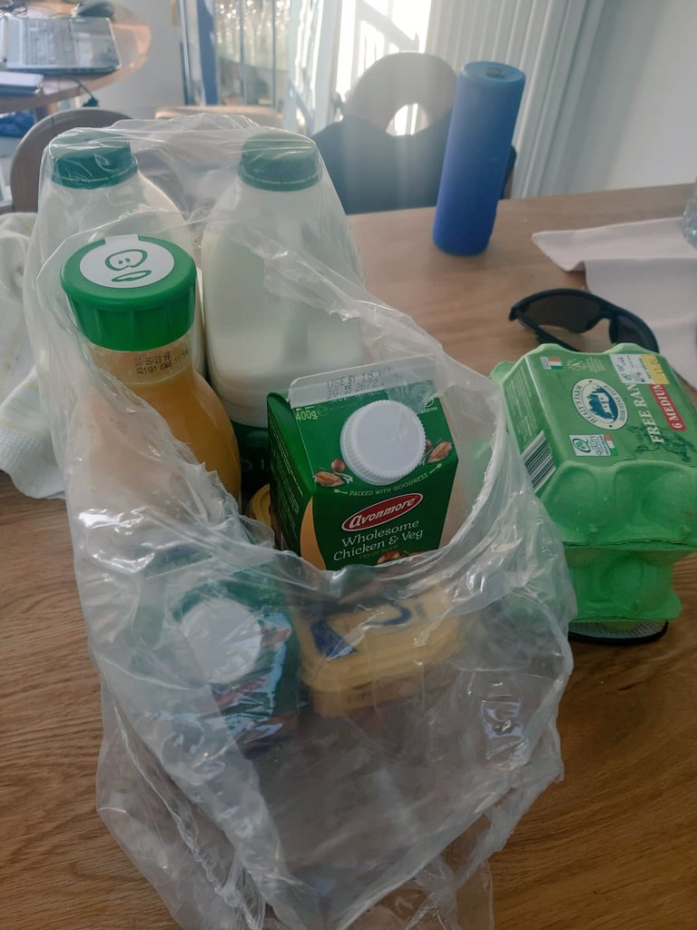 Quentin_OConnor's tweet photo. Fair play to @mymilkman got a delivery of some essentials right to our doorstep, highly recommend! https://t.co/XswgcKrNiO