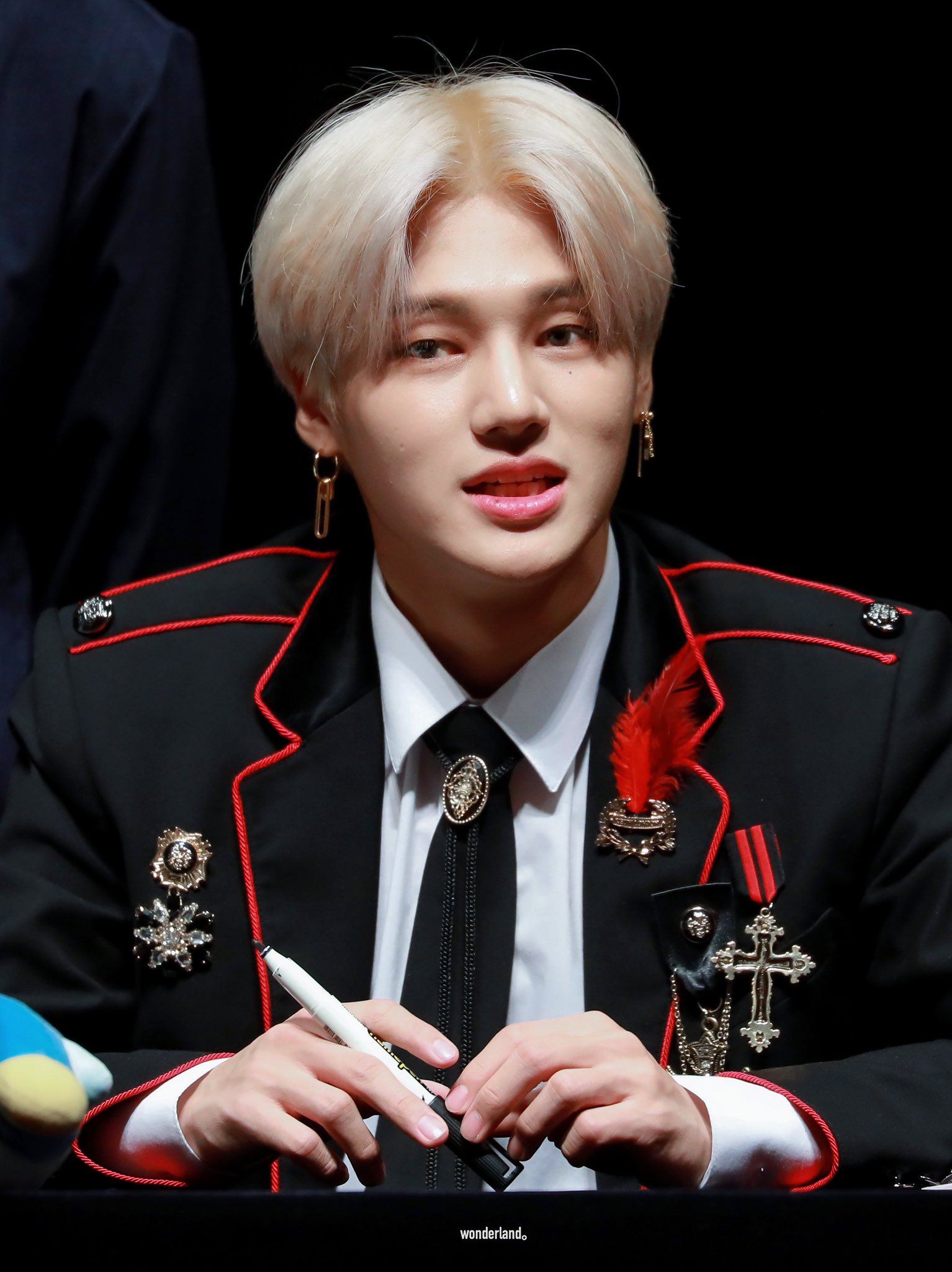 タレントカード ATEEZ WOOYOUNG WONDERLAND RARE Photo s-l400.jpg