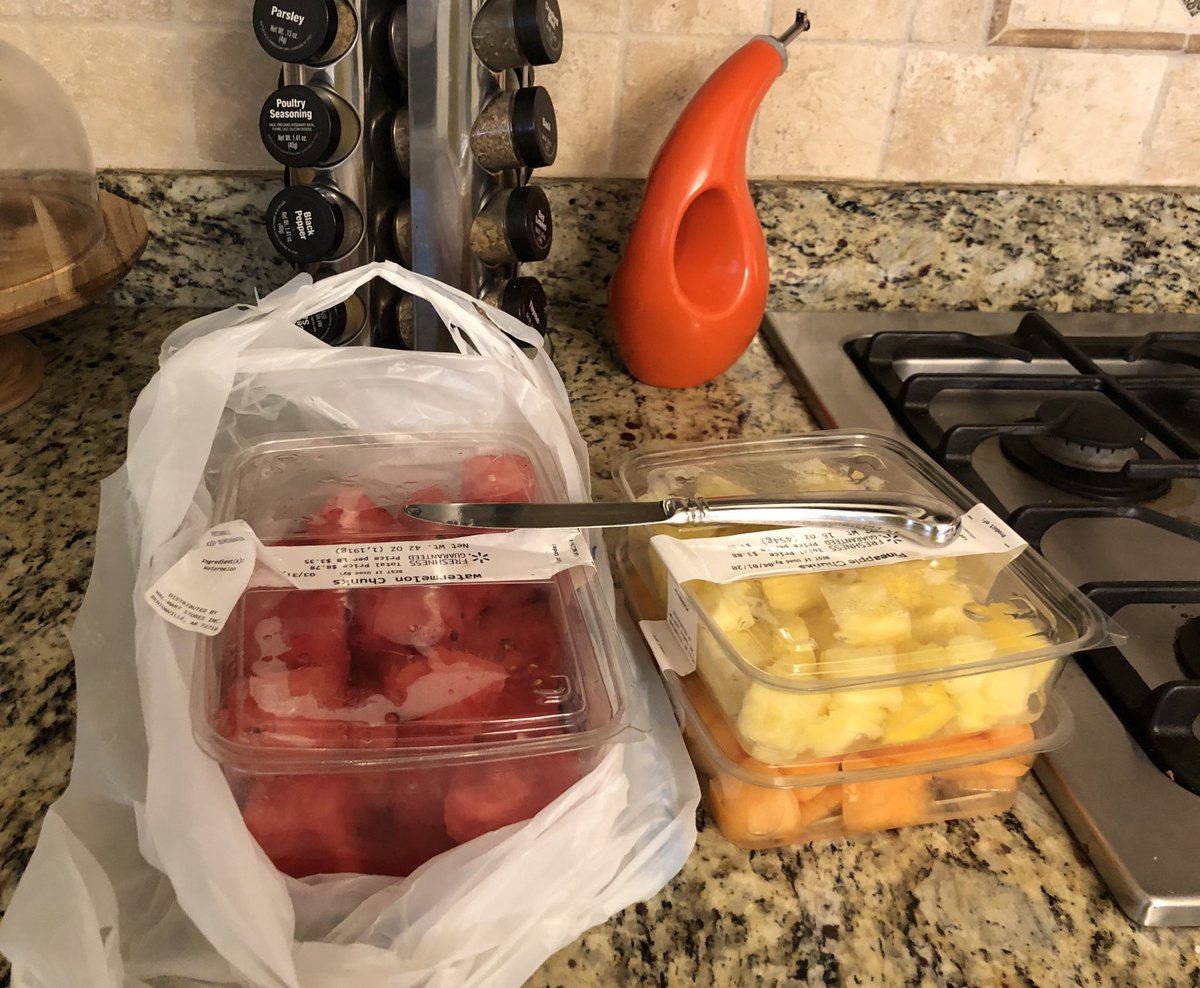 lcvoces's tweet photo. I’m not going to lie, I miss my students and coworkers, but I probably miss my cafeteria staff the MOST! #vbschools @vbschools @ThreeOaksElemVB @BrickellAcademy #needachef #kidsalwayshungry #dishesfordays #imissmysalads #whatsforlunch https://t.co/mYDNj7MNiP