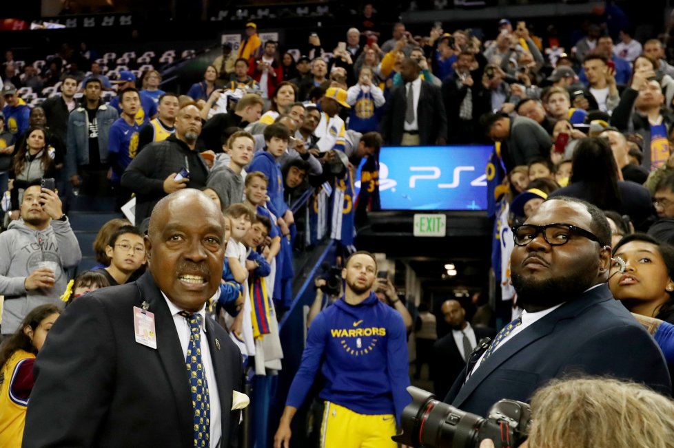 IamMonhunnit's tweet image. A pass from Curtis,a shot by @StephenCurry30 ,a &quot;On your mark,Get Set, Go!&quot; by Me or Ralph... a sprint to the back by Steph, #OracleMemories #NBAmemories gotta get back to normal soon #BC Before #CoronavirusLockdown