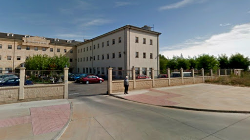 La Residencia de La Bañeza (León), gestionada por Mensajeros, necesita urgentemente personal de todo tipo, así como material para poder atender a los residentes con las medidas de seguridad que marca el protocolo del Covid-19 (mascarillas, guantes, batas, etc). [Sigue hilo]