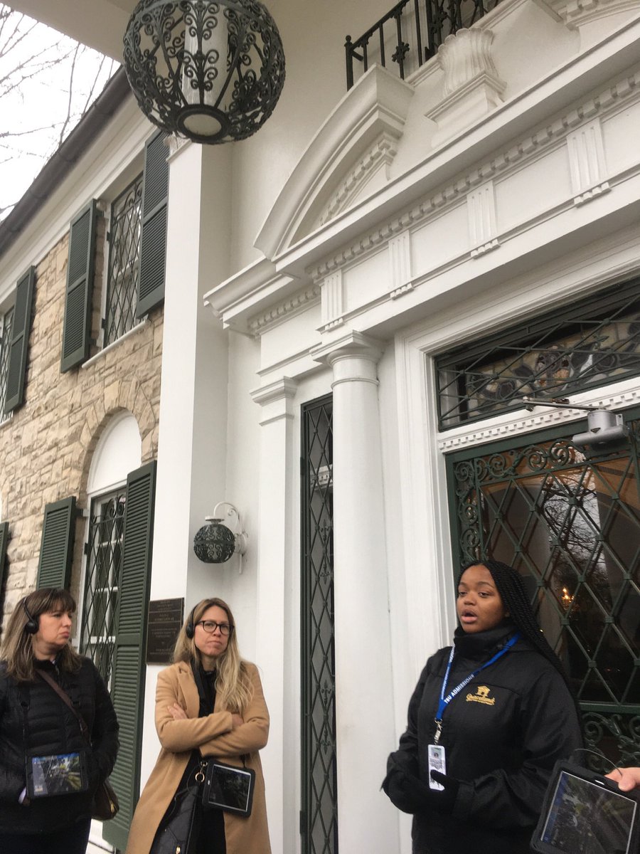 At the front door.  #Graceland.  #TwitterTour. Come on in, at least virtually… Welcome!  #HomeSweetHome   #Elvis  #ElvisPresley