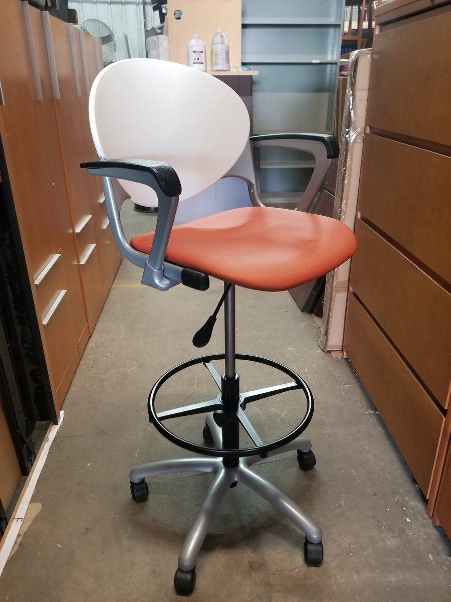 DFSIHOUSTON's tweet image. National Cinch drafting chairs
-commercial grade heavy duty
-adjustable seat height
-adjustable height feet rest
-swivel
-loop arm rests
-excellent condition
-All perfect working features
#nationalchairs #draftingstools #draftindchairs #usednationalchairshouston