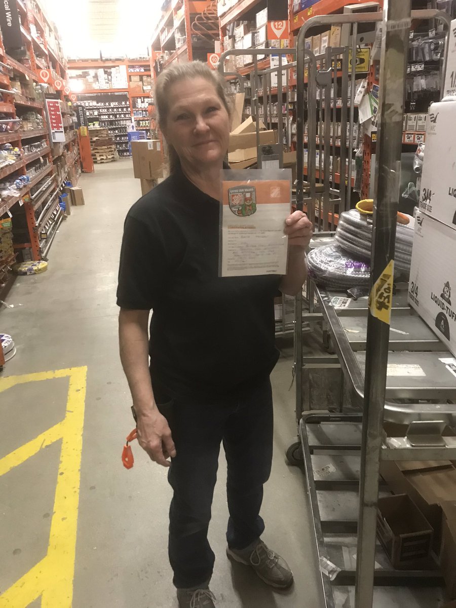 RodneyLeone3's tweet photo. Freight Team Super Star. Packing out 50+ cartons per hour and training New Associates to do the same. Thank you Bonita !!! https://t.co/nvOZVhO5xk