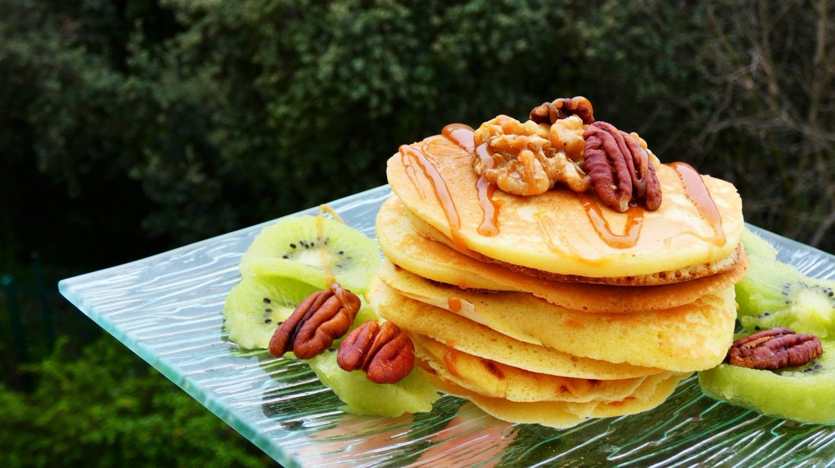 MerveilleusesR's tweet photo. De quoi bien commencer une journée de confinement !! Ils sont pas beaux mes pancakes ? #confinementjour9 https://t.co/zTfyGzzakE