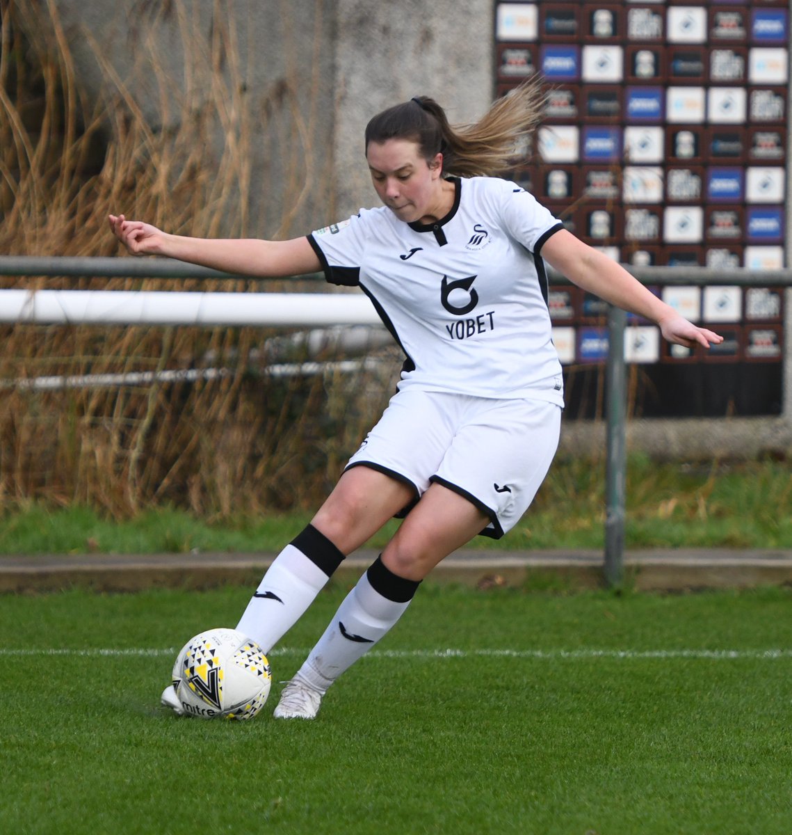 Happy Birthday Kate Searle have a lovely day from all at Swans Ladies🎂🥳👏