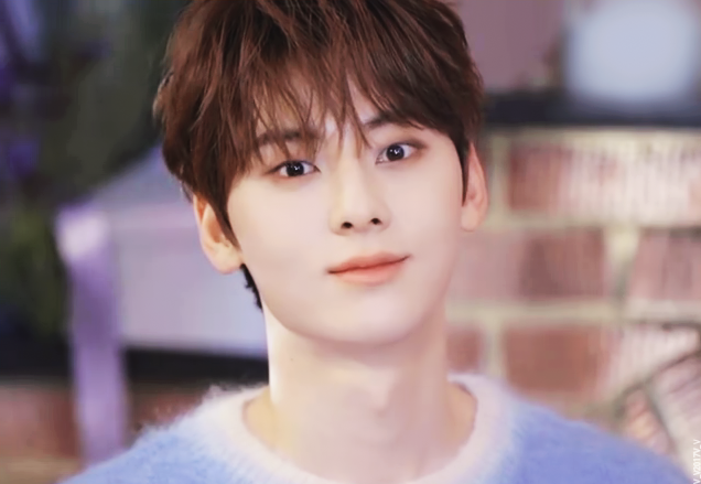 v_v2017v_v's tweet photo. 미냥이 또로롱
#황민현_조말론 https://t.co/vV97cAb88f