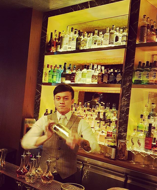 jweiht's tweet image. Getting a drink b4 bars close!! First stop ift.tt/2Uiwedm