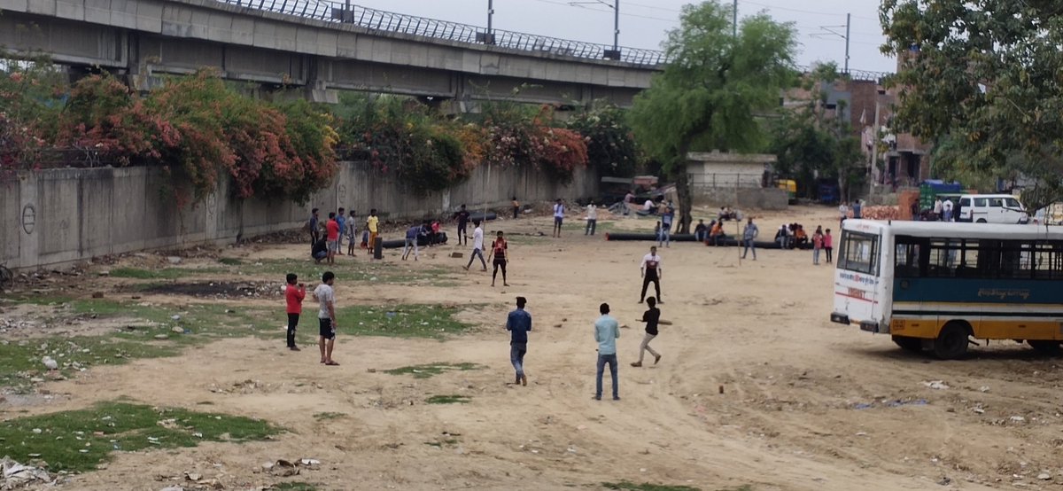 Adiparijat's tweet photo. This is Dwarka sec 16 total #Lockdown21 @ArvindKejriwal @narendramodi @PMOIndia @DelhiPolice.

Do something for this too much innocence people 🙏🏽🙏🏽🙏🏽 https://t.co/Vs34WqwcKg