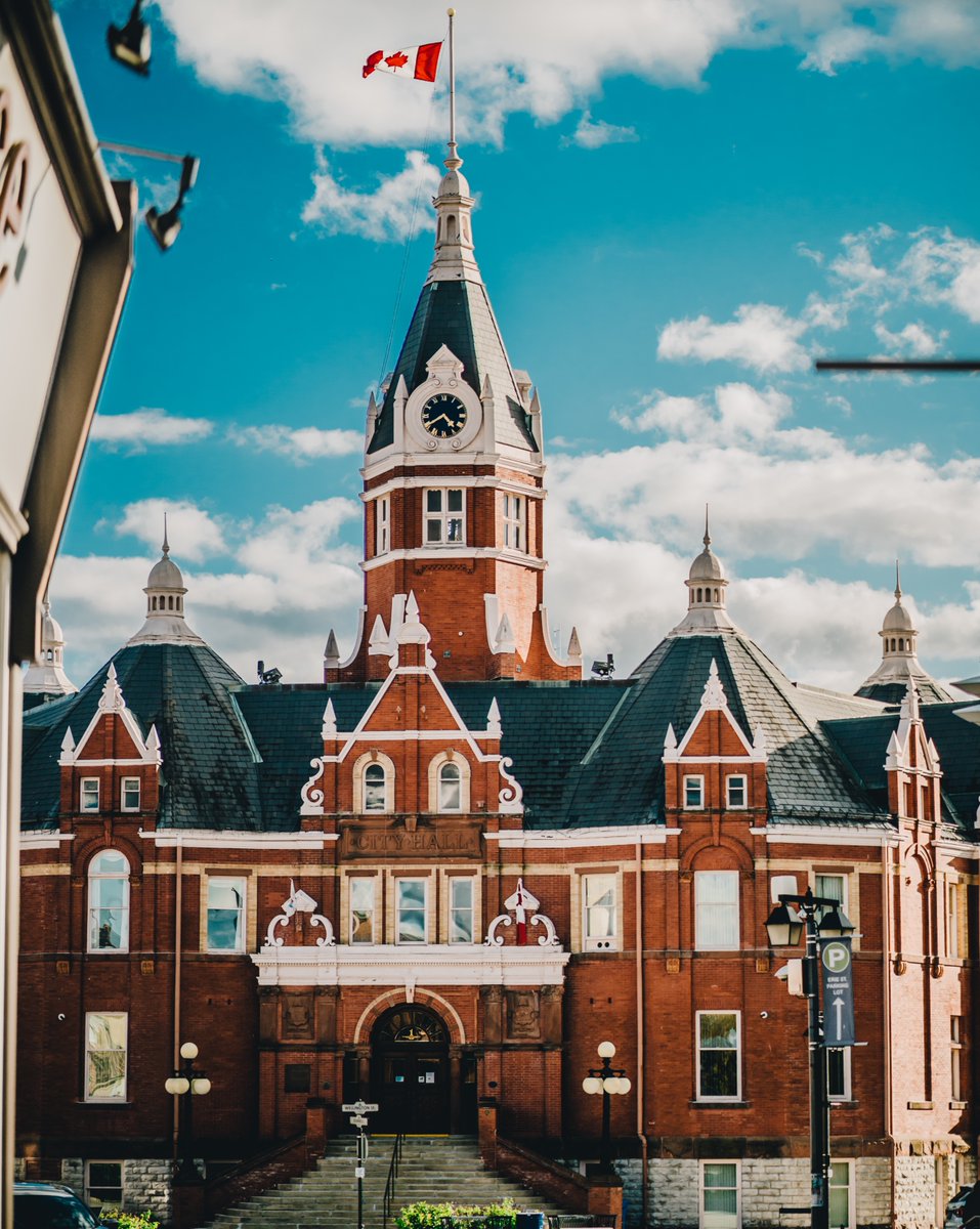 We will all get through this together. Brighter days ahead 💛 #StratfordTogether #StratfordStrong #StratfordStories