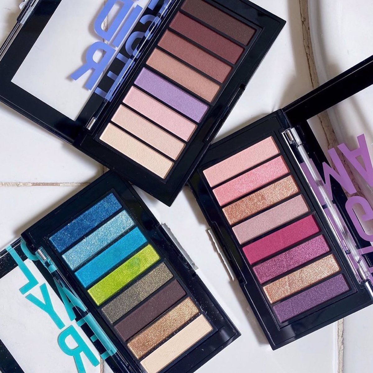 RevlonPHL's tweet photo. Pick a color, any color.
Which #ColorStay #LooksBook Palette would you wear?
👾 Insider (940)
💚 Player (910)
🌸 Enigma (920)
.
Photo by @tigranouhi_
.
#eyeshadow #eyemakeup #eyelook #motd https://t.co/YAGfCUt7Fo