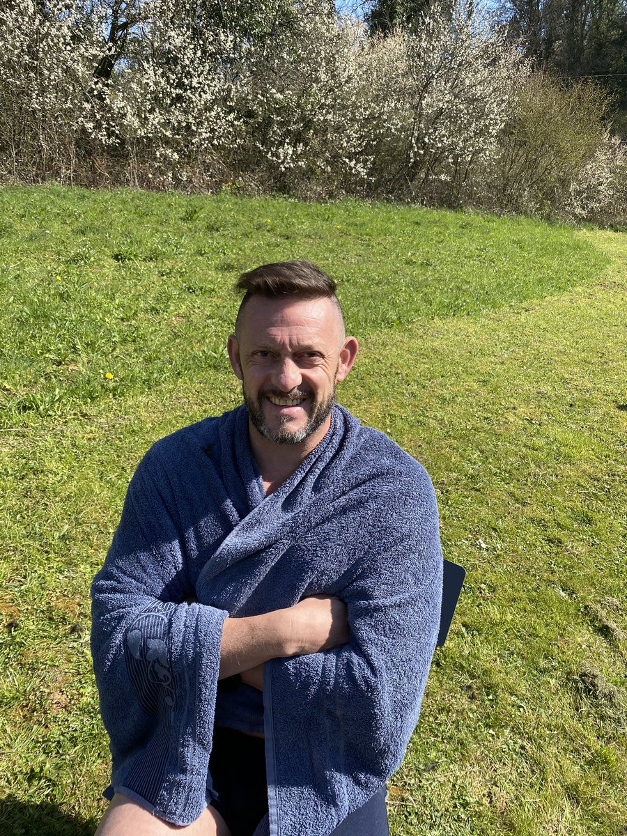 Mr_JuuLes's tweet photo. Ahah le meilleur daron 🎱🪒@jeromekohlanta #Confinementchallenge #ResterChezVous https://t.co/VxRbk0pa4l