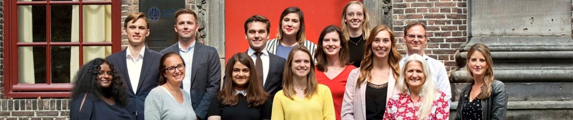 Medezeggenschap in tijden van Corona, hoe doe je dat?
Nou: zoveel mogelijk zoals altijd, maar dan digitaal. En met de hulp van een goeie voorzitter, Charlotte de Roon (rechts). En natuurlijk: met wat extra flexibiliteit. 
Dank! Hoop dat jullie er snel weer zo bij kunnen staan.