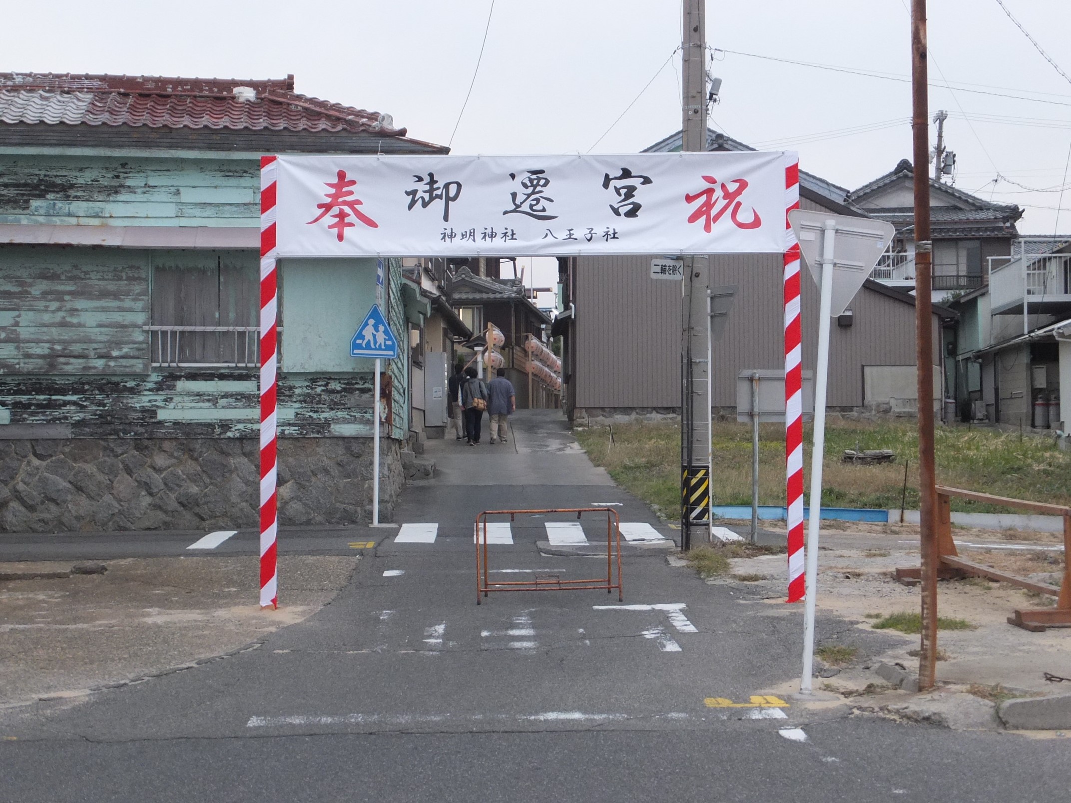تويتر 高坂優希 على تويتر 前浜からかつての港へのショートカットルートである大道は この幅 で 大道 です 今でこそ五万坪に中央分離帯つきの片側一車線道路があり 前浜の道も拡幅されてセンターラインがつきましたが それ以前はこれが 大道 だったのでしょう
