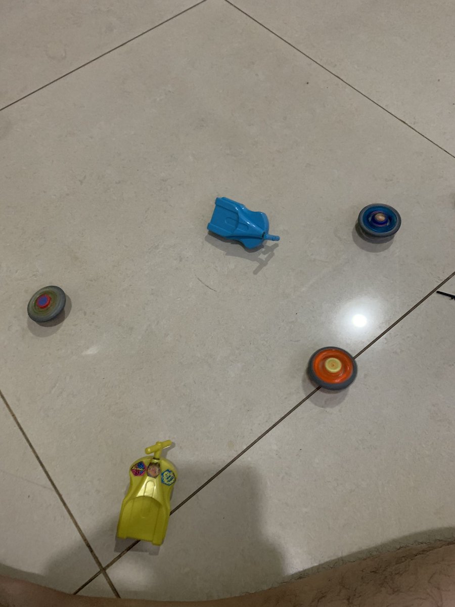 Anj udah bingung bat mo ngapain dirumah cuman mantengin beyblade berenti muter doang