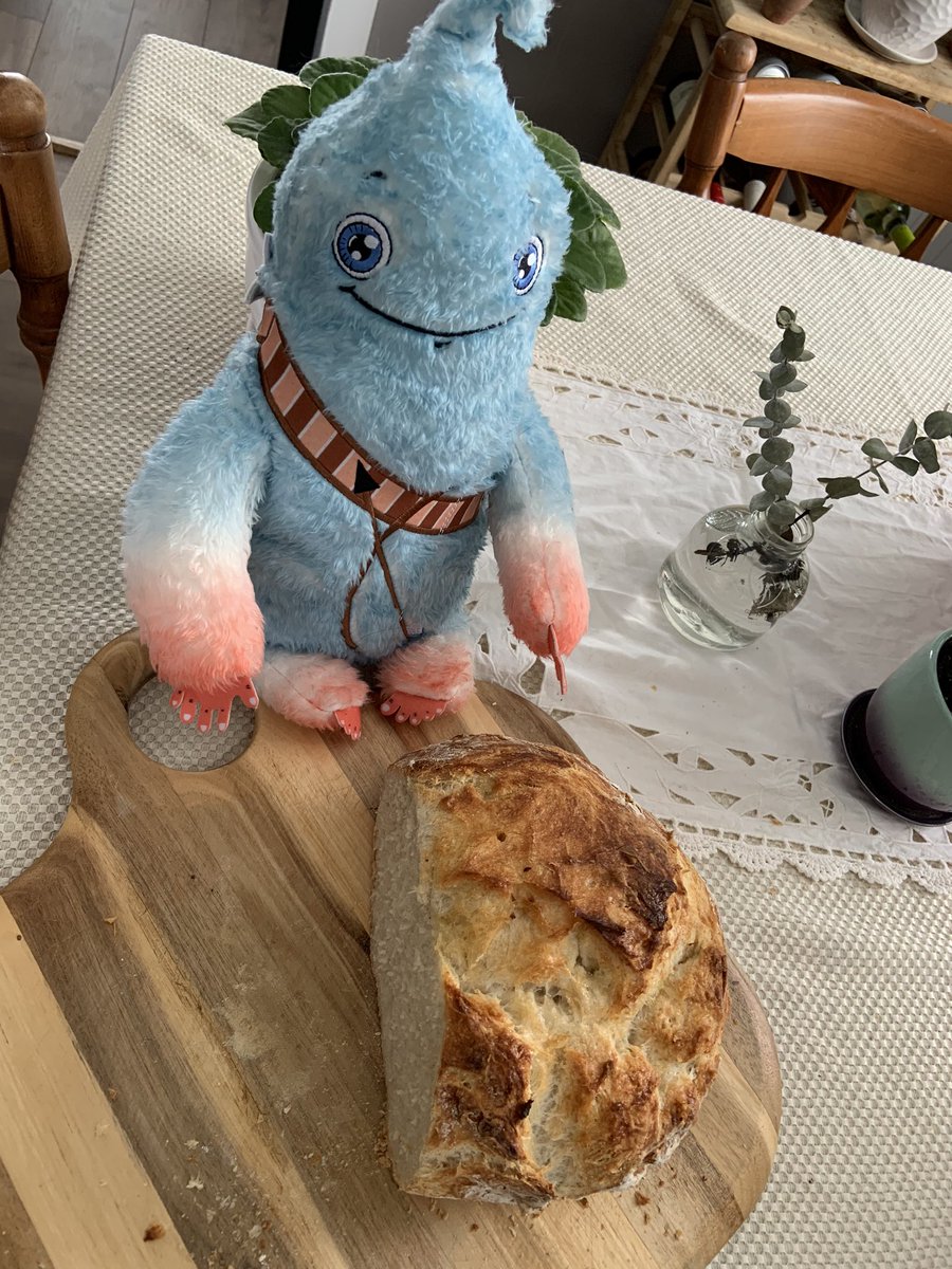 msgushue's tweet photo. Amy the amygdala helped bake some bread this morning! Getting creative in the kitchen is a great way to disconnect from technology, calm your mind, boost your mood, oh.... and eat delicious treats 🤤#winwin #amytheamygdala #adventuresofamy #amygdala #workfromhome #heywarrior https://t.co/IWanuLWBSX