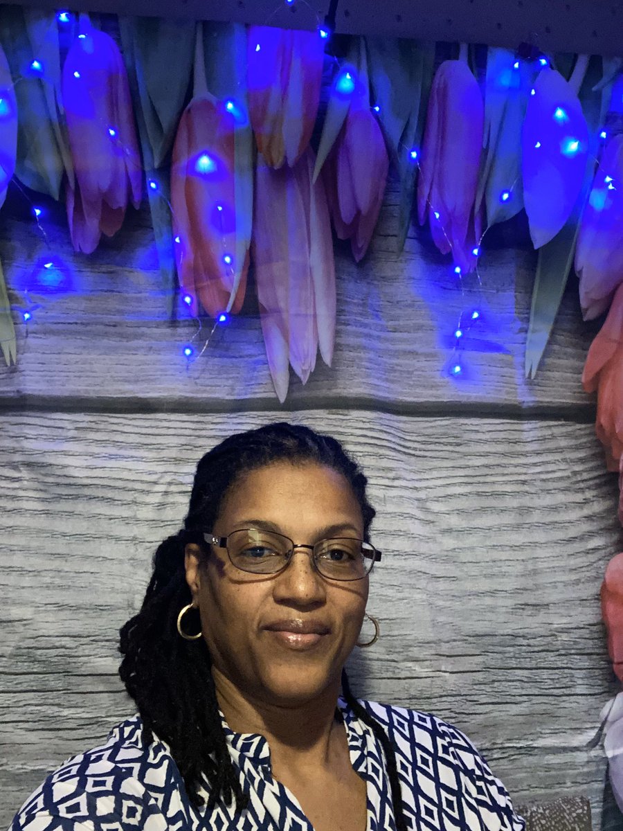 mrwiebusch's tweet photo. Congratulations to Ms. Lamont our first @newheightsms Remote Learning Backdrop winner!  Ms. Lamont brings her creative energy to our building and now to #RemoteLearning experiences! I can’t wait to see next week’s student entries during #SpiritWeek! #D17RISE https://t.co/G5DMkCNAYh