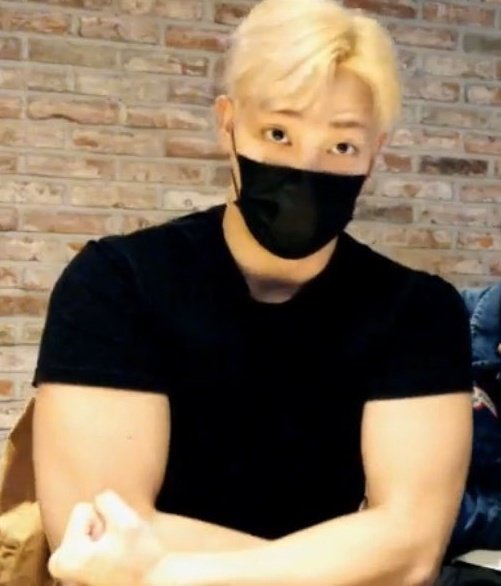 _nuna_my_'s tweet photo. Probably a vision of future Ayno in i-have-no-idea-when time? 

#VAV #Ziu #Ayno #2020Bucketlist https://t.co/6uaPvVIyhN