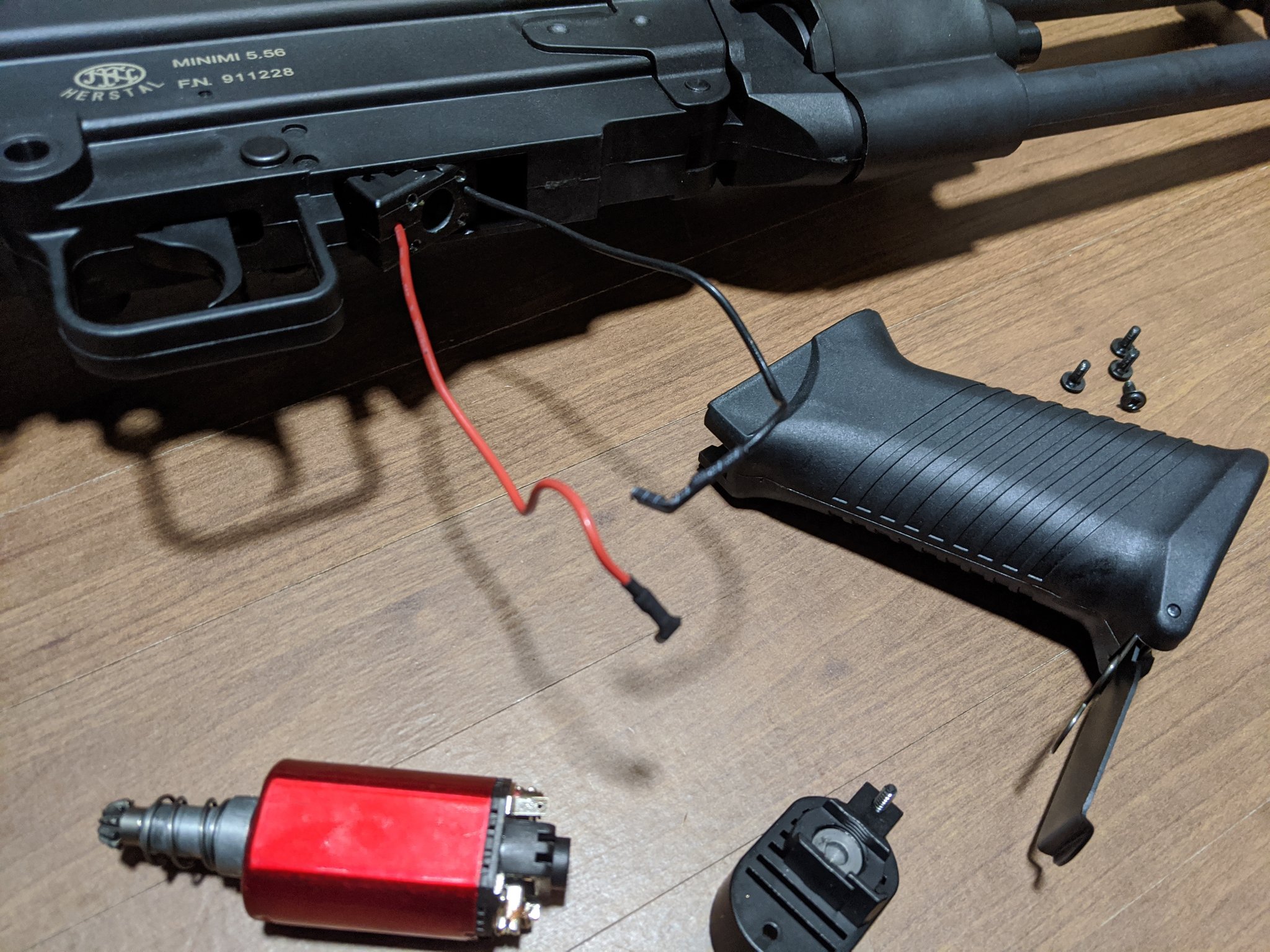 スマイリー 1 29battle S Tのm249 弄る前のデータ確認 60 ぐらいの7 4vリポバッテリーでマルイ0 gプラ弾 マガジンは付属の多弾 先週のサバゲー使用時のhopで初速85でサイクル16後半 最大hopで初速79 Hopなしで90 狙える飛距離は40mぐらい