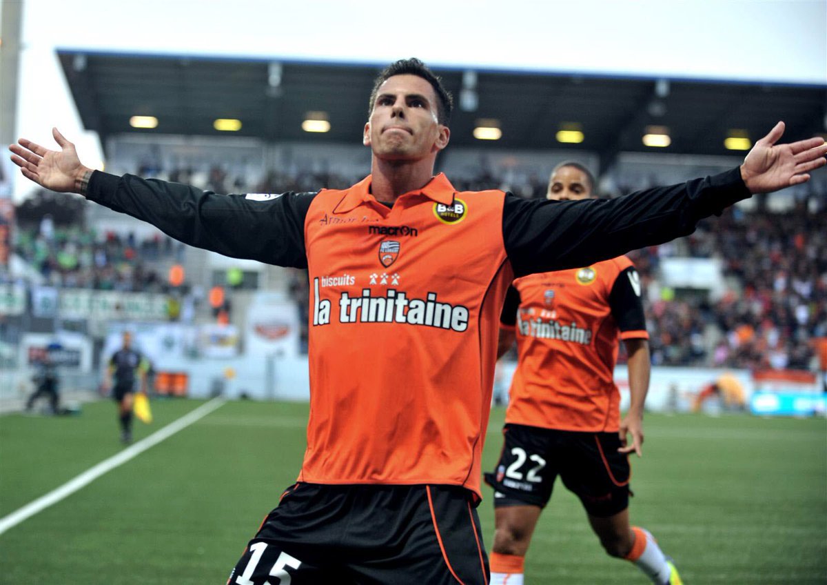 LaMareeSportive's tweet photo. Un jour, un merlu | Jérémie Aliadière
👶 Né le 30 mars 1983 
🇫🇷 Français 
✈️ Signe à Arsenal en 1999 à 16 ans. 
👕 89 matchs de L1 avec le FCL
⚽️ 26 buts en L1 avec Lorient (dont 15 sur 1 saison)
🏆 2 Premier League, 1 FA Cup et 1 Community Shield 
À jamais dans le 🧡 des merlus https://t.co/ZteXHHAx4e