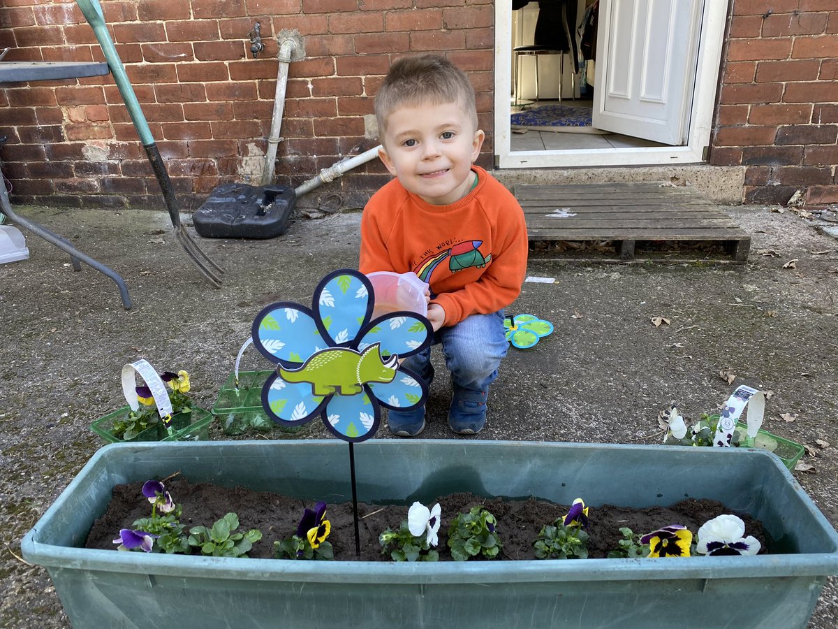 CharleneSparkl1's tweet photo. @olos_doncaster today rex is starting to plant flowers and seeds to start his little garden project https://t.co/1yauRh8C63