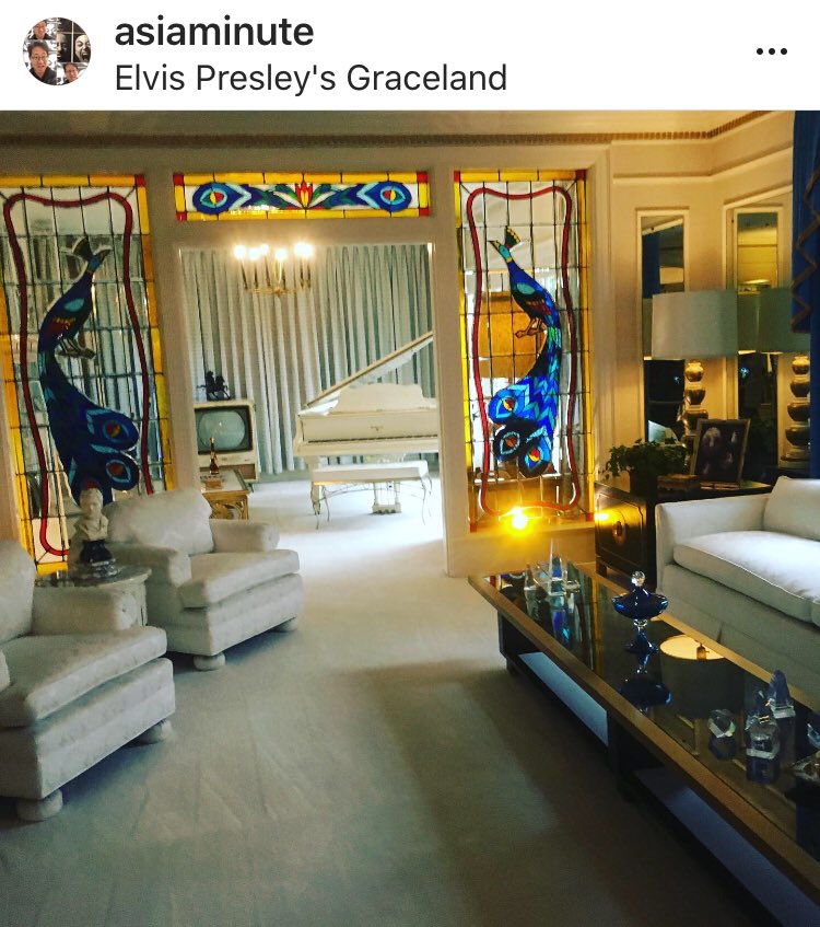 Elvis Presley Tennessee --- Postcard Memphis The Living Room at Graceland 