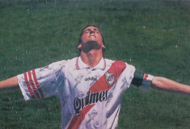 Uzivatel Hernan Na Twitteru River Plate 2021 Por Los 120 Anos Del Club Obviamente Basada En Esa Camiseta Una De Las Mas Iconicas Y Muy Apropiada Para Incluir Un Logo Conmemorativo Mockup