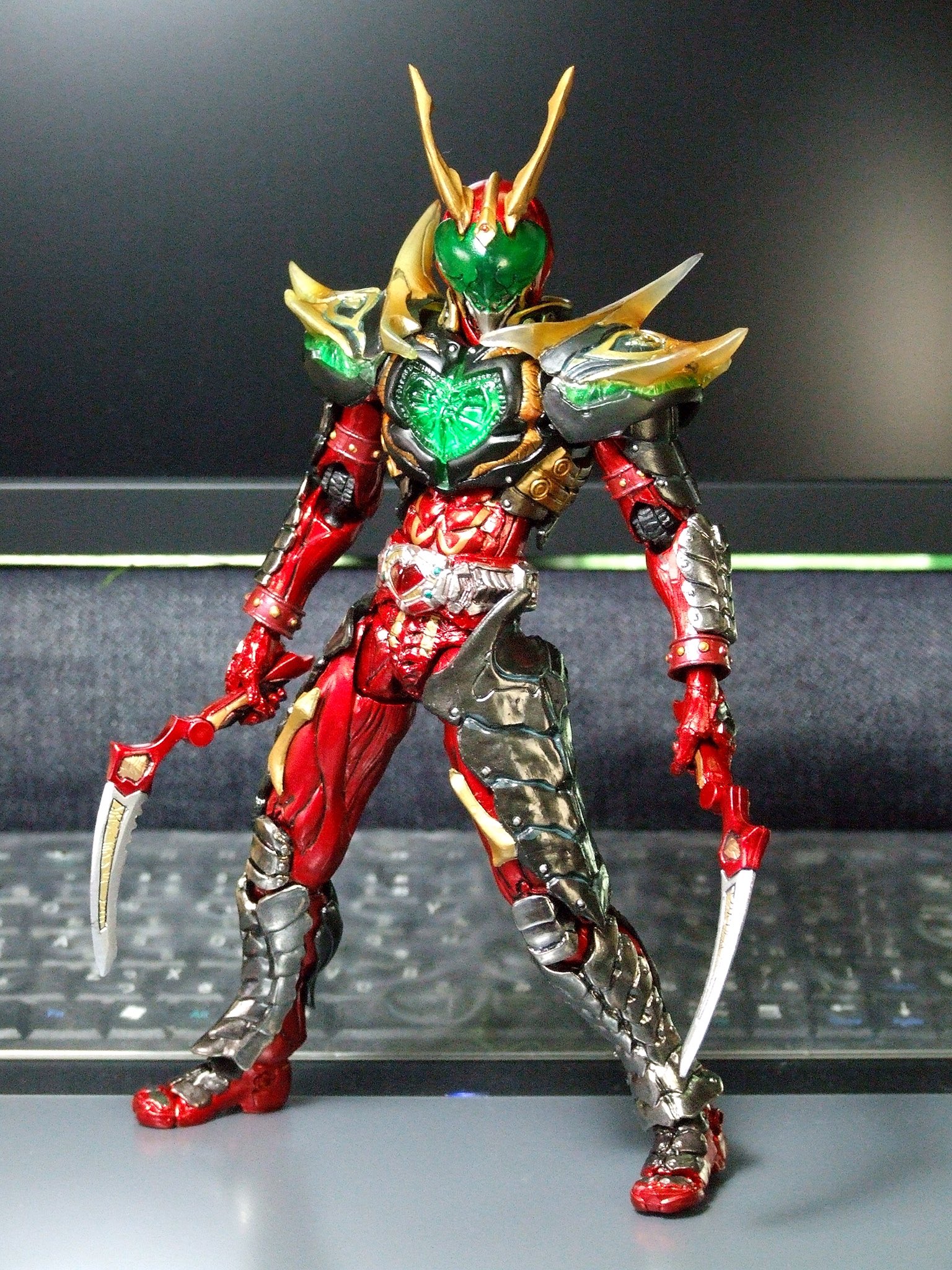 仮面ライダーワイルドカリス 仮面ライダー剣 フィギュア 当時物 SHF 真骨彫 仮面ライダーワイルドカリス 仮面ライダー剣 フィギュア 当時物 SHF 真骨彫