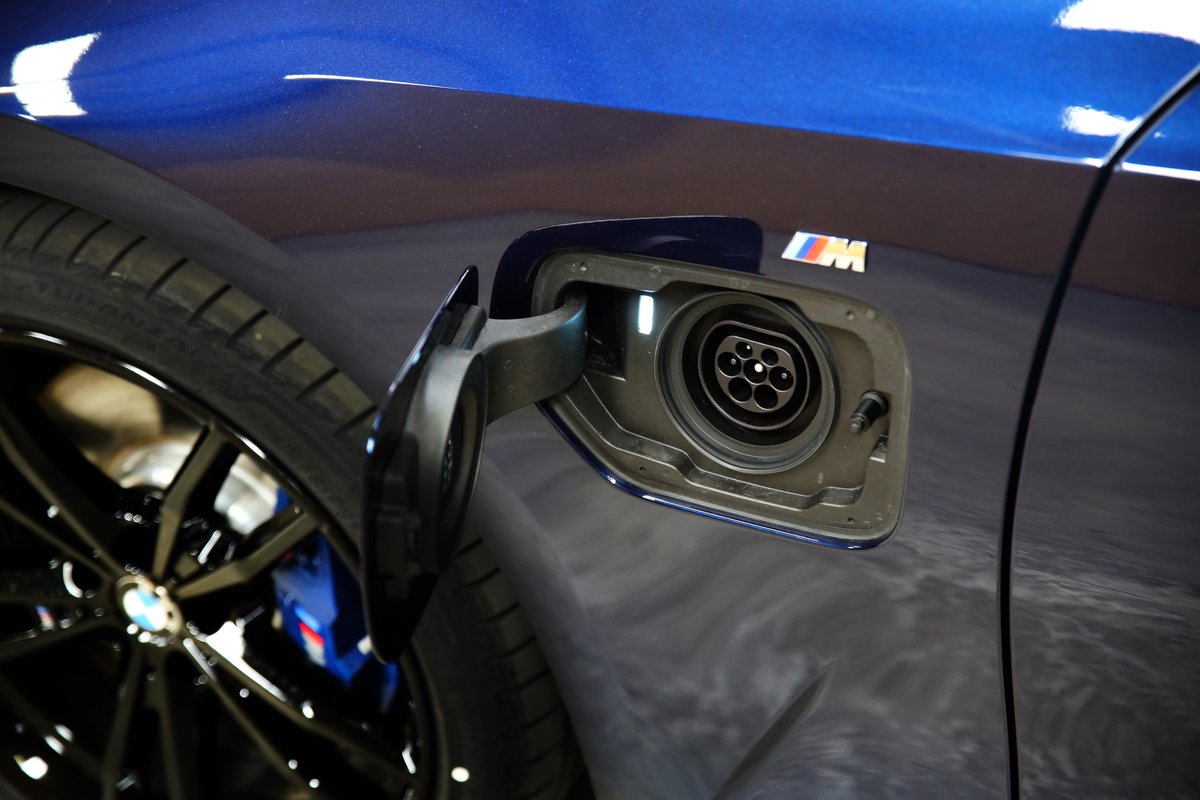 Just because it's economic doesn't mean its any less head-turning 👀 #BMW #330e M Sport Plus Edition in #BMWIndividual Tanzanite Blue with gloss black wheels and M Sport Plus Pack 😍

Soon to be enjoyed by a happy customer 🙂
🔗 bit.ly/GlobalBMW330e
#PHEV