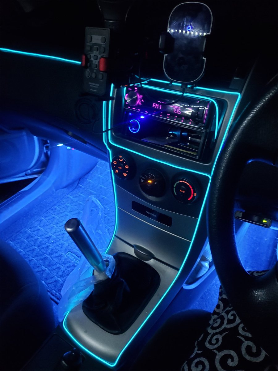 便利屋さん あんまり暇してたらledとelネオンワイヤーで車の内装を電飾してみた 便利屋さん あんまり暇してたらledとelネオンワイヤーで車の内装を電飾してみた