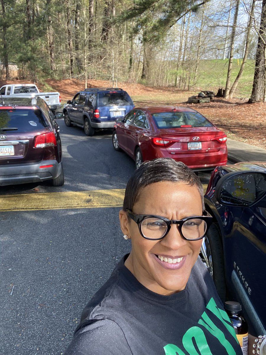 DrJoiKilpatrick's tweet photo. It’s a great day @APSBoydES!! We’ve been so busy passing out 💻!! They even let me direct traffic 😉! Shout out to the hardest working staff in the 🌍 !Teamwork makes the Dream work! @CarstarphenMJ @apsupdate @DrEmilyAMassey @trinawhite1973 @MitchellMedia2 @BoydElementaryM https://t.co/jJrwOQaaeF