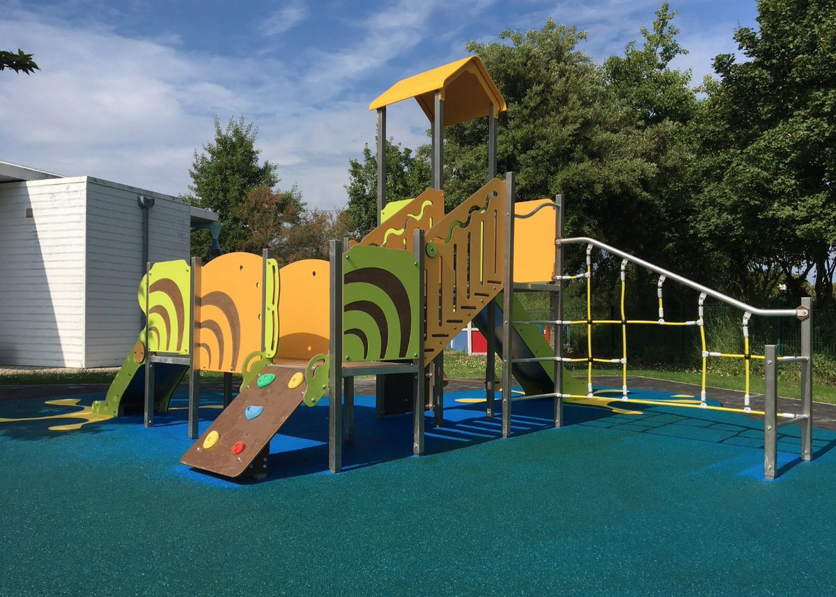 QualiCite_En's tweet photo. Pretty #colors are brightening the #playground of the #play center "La Ruche" in #Locmariaquer, #Morbihan #France 😍 #QualiCité #children https://t.co/uYRQXtcmnK