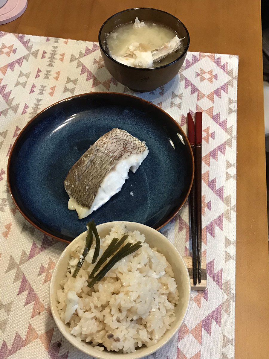 神奈 かんな على تويتر 鯛めし 鯛の塩焼き あら炊き 鯛尽くししました お義母さんのお友達が釣ってきてくれた頂き物 一部はもんちゃんの離乳食に