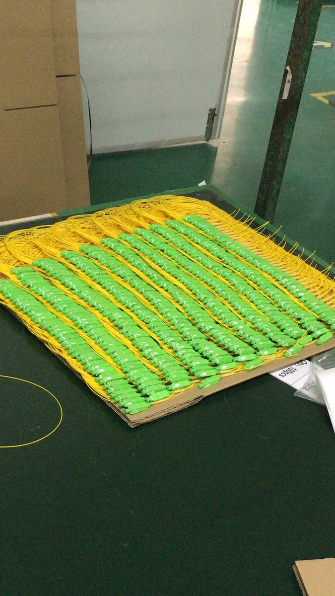 maxchen08843290's tweet photo. SCAPC 0.9mm fiber optic pigtails are on the production line https://t.co/FG7XPLLMHu