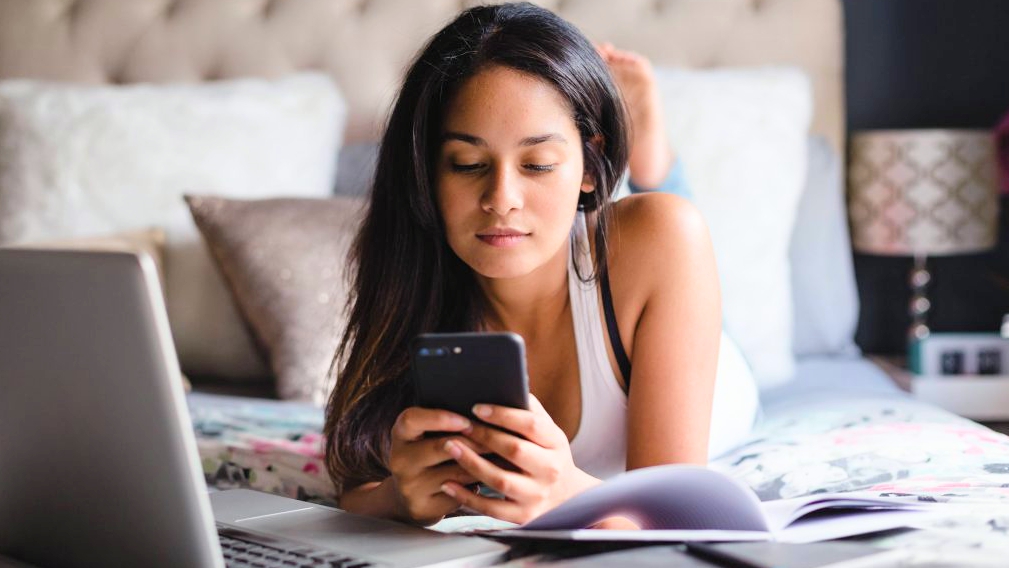 MayoClinic's tweet photo. #MayoClinicQandA: I'd like to keep my kids home and safe until #COVID19 is no longer an issue, but my teenager still wants to hang out with her friends. Is this safe? #SocialDistancing https://t.co/o0HXlhcJ4T https://t.co/amPfivfETZ