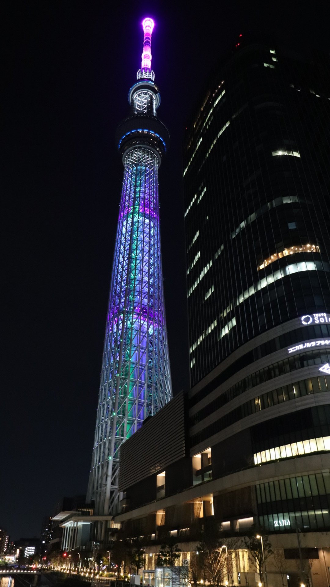 おしあげ探検隊 スカイツリー 深夜に新色のライティング テスト 先端もledでライトアップ 試験点灯 おしあげ探検隊 T Co Qz0u3htdhn スカイツリー Skytree 写真 Twitter