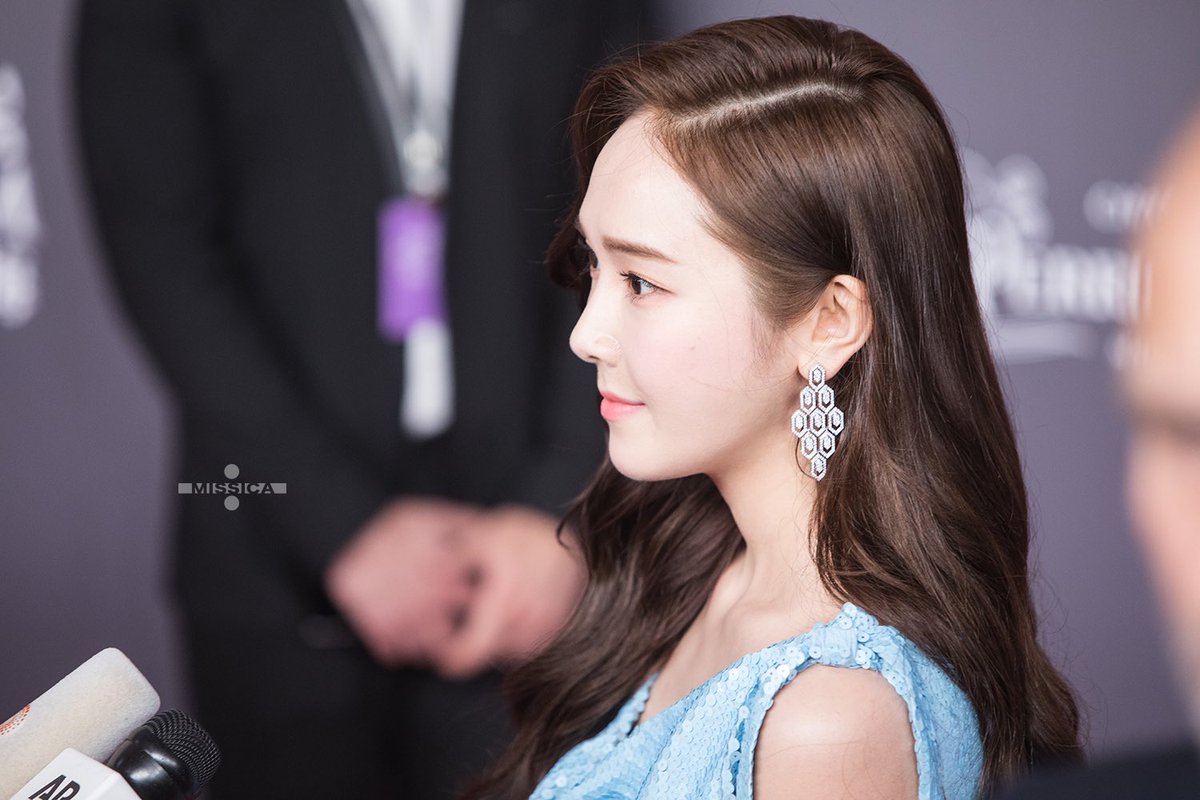 timeto_jsy's tweet photo. 180326 amfAR 레드카펫 
#제시카 #Jessica #JessicaJung https://t.co/9owJeWlKvp