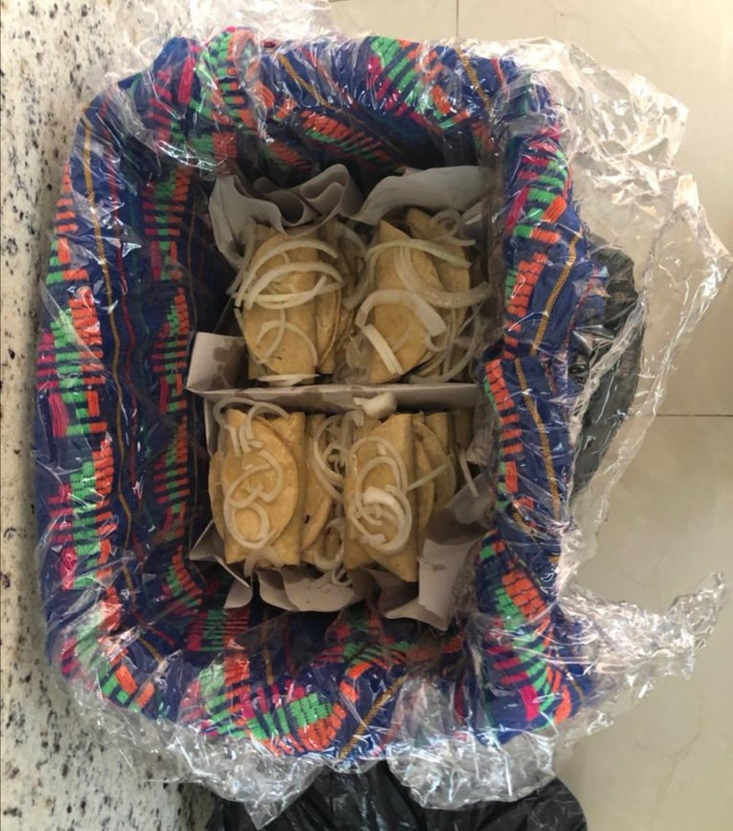 Compren taquitos de canasta son de mi papa tiene 71 años y no lo dejo salir para que no se me enferme🤭 están delicioso reparto en corregidora sin mínimo y a cualquier otro lado de Querétaro con un  mínimo de 20 tacos