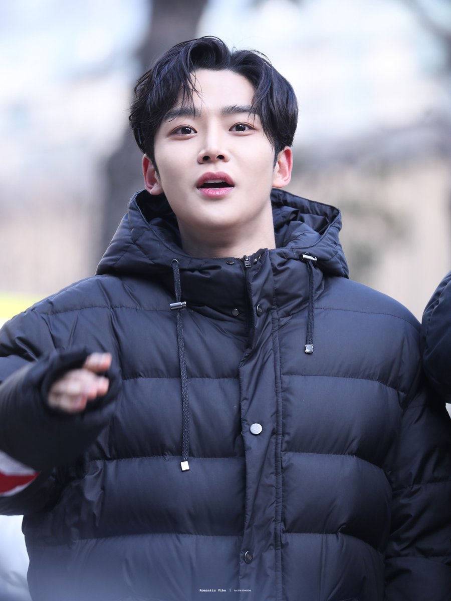 romantic_vibe's tweet photo. 200111 음중 미팬

이 날 엄청 추웠는데 벌써 봄🌿

#SF9 #로운 #김석우
#ROWOON #ロウン
@SF9official https://t.co/6KlffhgDKo