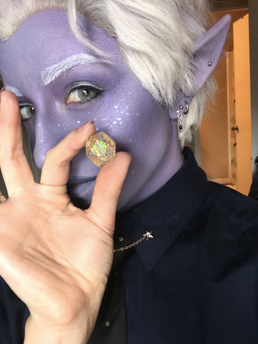 also it should be mentioned on here I tested Essek's makeup, un-edited comparison image so you can see the body paint IRL and also my TERRIBLE UNPAINTED HAND featuring  @RootBeerRiku dice