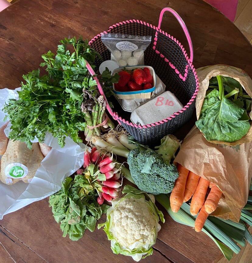 On change pas nos habitudes , courses « chez les producteurs » à Aubagne !
On achète ce qu’il y a et pas ce que l’on voudrait ... ça change la vision des choses 
Nous avons le pouvoir de changer le monde 😊
#lesgrandessurfaces se réveillent elles pas trop tard ...  <a href="/LesEchos/">Les Echos</a>