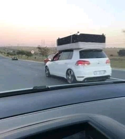 NTWANA__KASI's tweet photo. They Realised They Don't Have Beds🤭

#SouthAfricaLockdown https://t.co/V7Wv4eX0pi