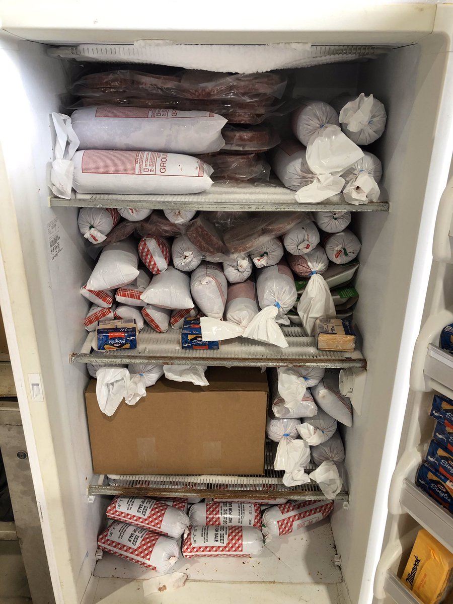 UMW_Football's tweet image. Engine 18, a UMW Alumni/Booster Group, organizes a local beef giveaway for our players! This is just one of many things Engine 18 does for Dawg Football and UMW!

Pictured are Dawg Alumni Flint and Trina McCullough, representing Engine 18!

#DawgFamily #WesternWednesday #GoDawgs