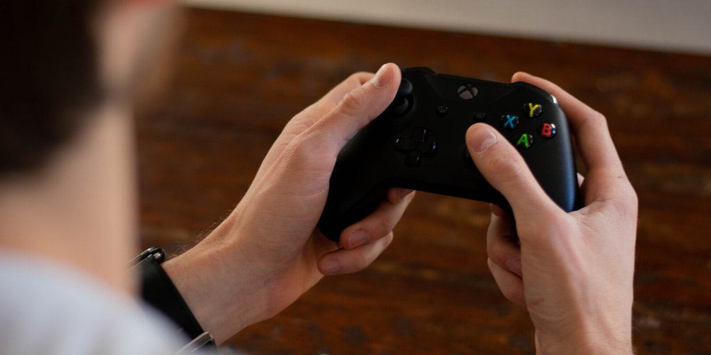 Brotherhood knows no distance! Reply below with your gamer tag or friend code to connect with your brothers online. Phi phi! 🎮