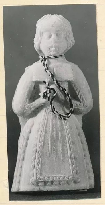MuseenMontafon's tweet photo. Votivfigur aus der Wallfahrtskirche Tschagguns, 18./19. Jh. - Weiß jemand, ob es irgendwo im Montafon noch weitere derartige Wachsfiguren gibt? Oder gar die Holzmodel dazu?

 Wallfahrtskirche #Tschagguns #Votivfigur #Wachsfigur #Holzmodel #Montafon #Vorarlberg #Volksglaube https://t.co/HHfDmd9pSj
